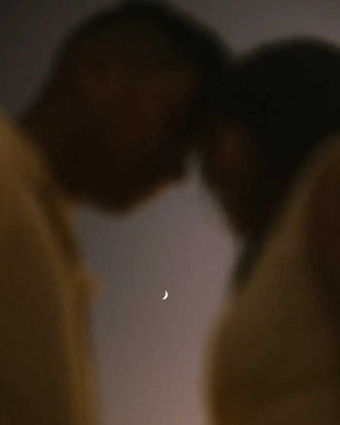 Eleanor & Julian moment 2