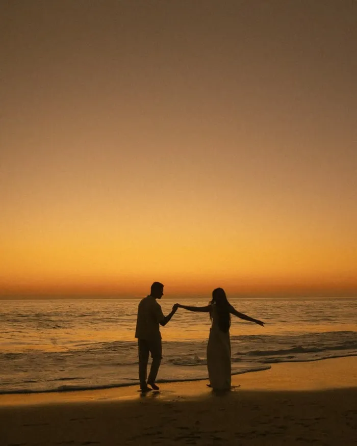 Eleanor & Julian moment 3